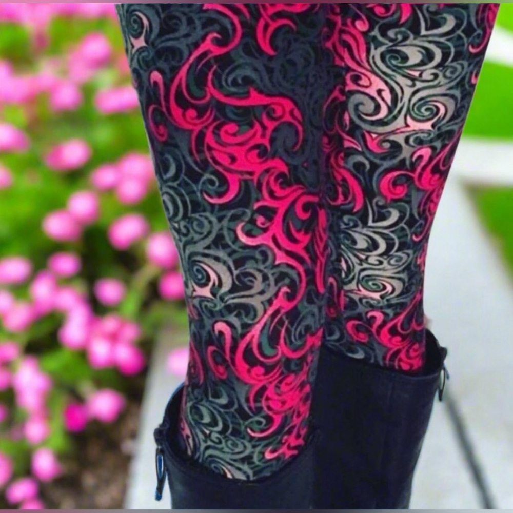 💗OS NEW Womens Pink Paisley Valentines Day Leggings, Soft Yoga Pants